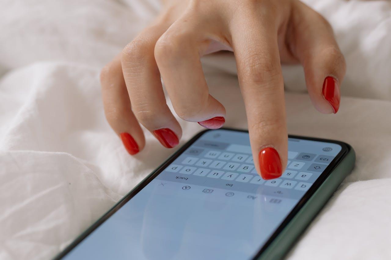 That Apple text you just got? Scammers are impersonating Apple